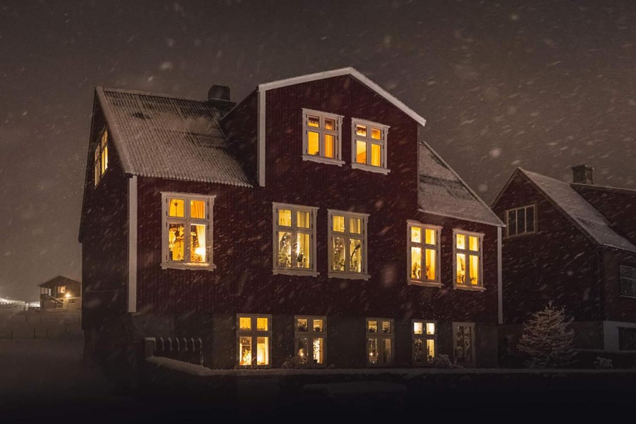 Heima I Stovu Hotel Hvalba Exterior photo